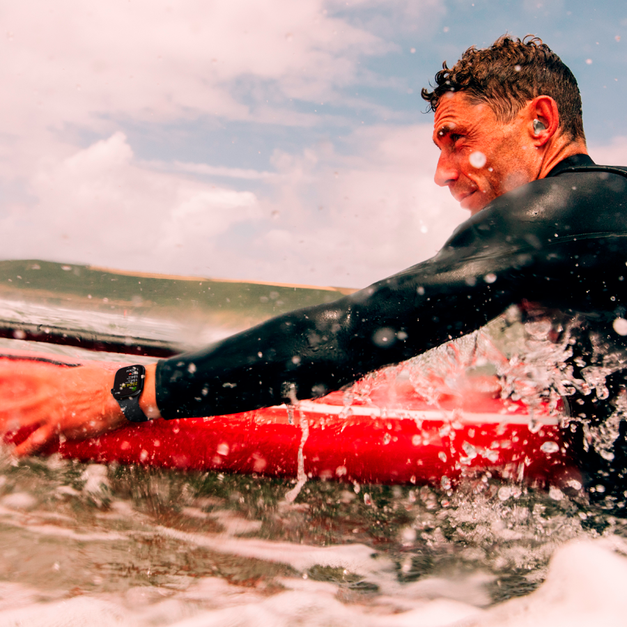 Apple Watch Series 10 GPS  Черный спортивный ремешок, M/L, 42мм, Оникс