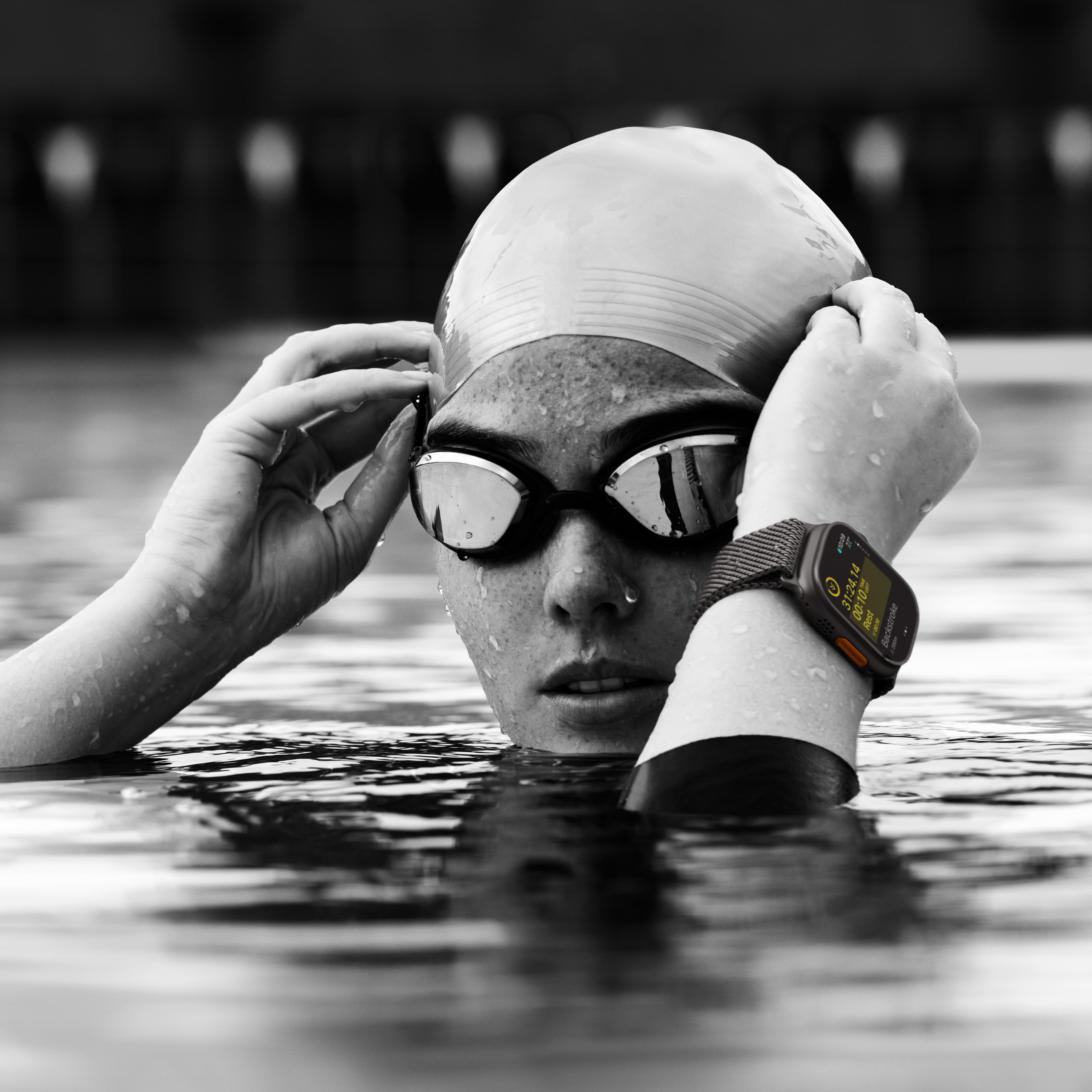 Apple Watch Ultra 2 2024 Темно-синий ремешок Ocean, 49мм, Natural Titanium