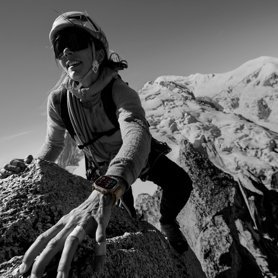 Apple Watch Ultra Series 2 GPS + Cellular  Blue/Black Trail Loop, S/M, 49мм, Natural